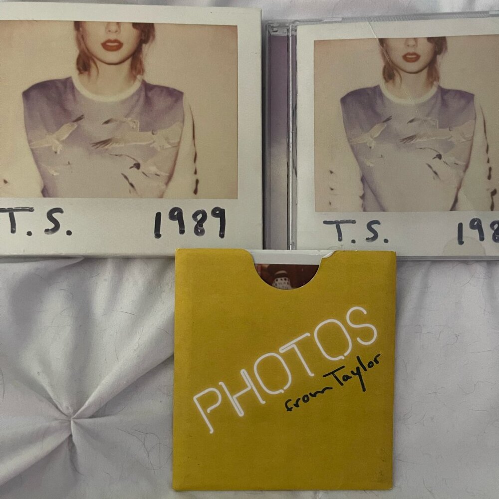 Taylor Swift – 1989 CD (with photos and bonus content)